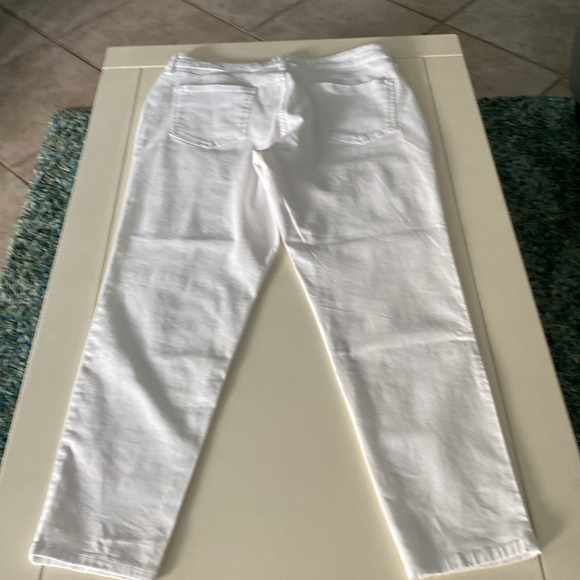 Style and Co Curvy Skinny Leg Jean White Size 14 New no Tags - Picture 4 of 4